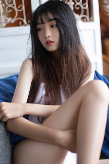 岳打开双腿开始配合交换